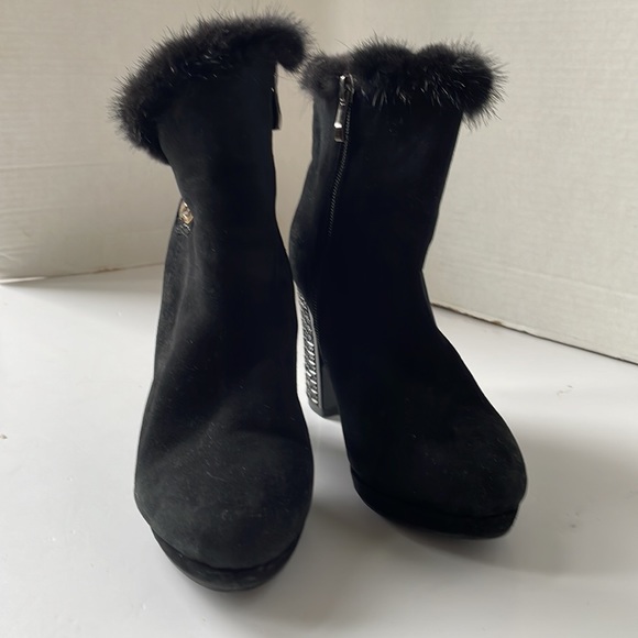 Suede Ankle Booties Made in Italy, Kiss Kiss. - Picture 3 of 14